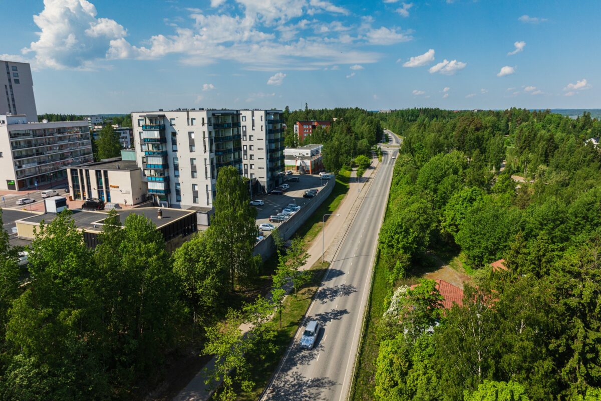 Kesäinen ilmakuva tulevan raitiotien päätepysäkkialueesta.
