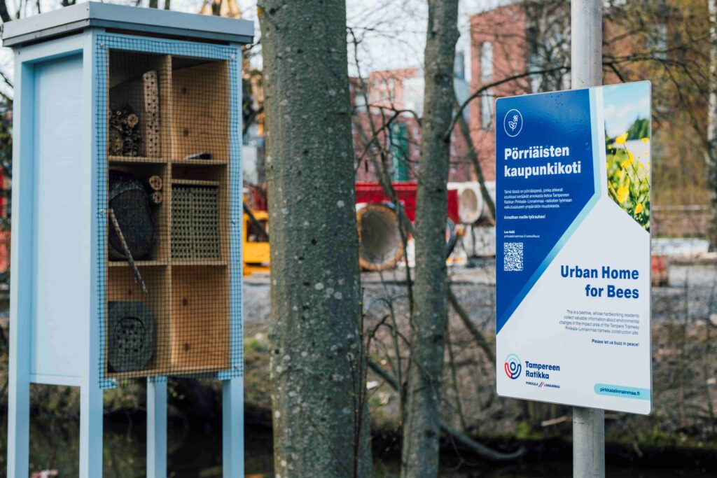 Hankkeen vastuullisuustyötä edistävä mehiläispesä Viinikanojan varrella