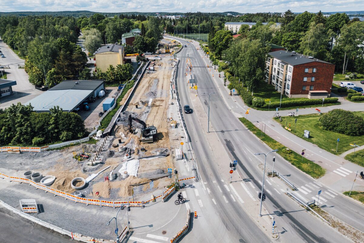 Nuolialantien itäpäädyn tukimuurin rakennustöitä kuvattuna ilmasta käsin.