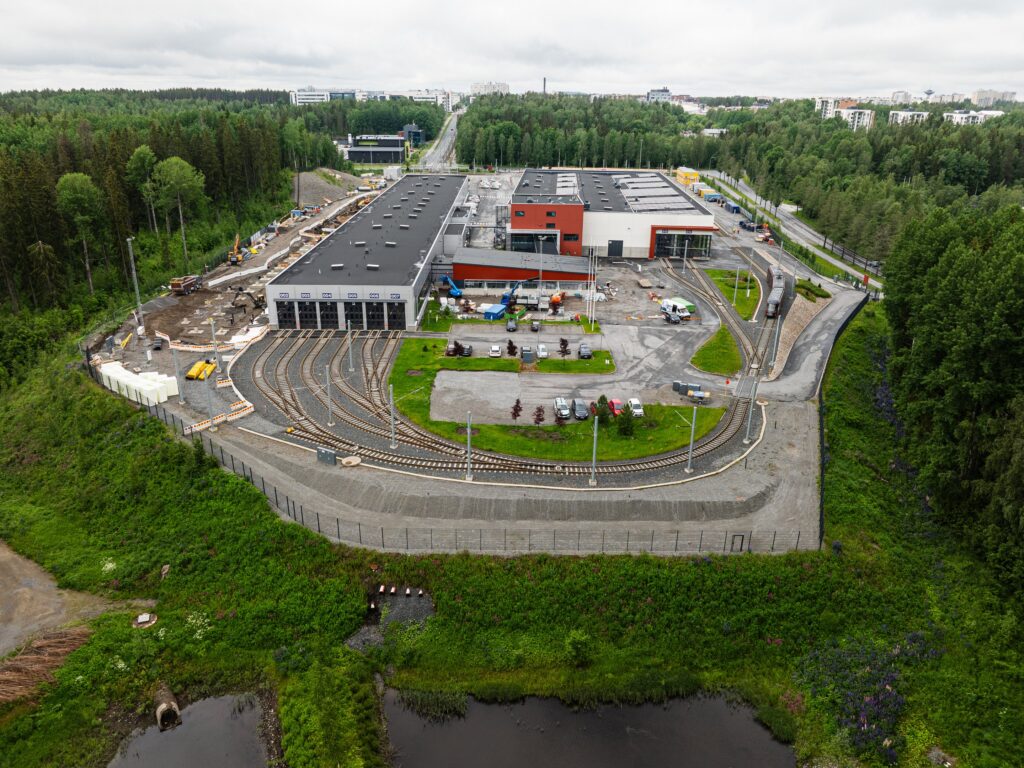 Tampereen Ratikan varikko kuvattuna ilmasta käsin.